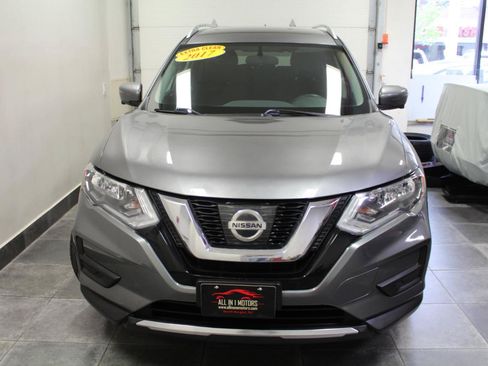 Used 2017 Nissan Rogue SV w/ SV Premium Package AWD/4WD image 2