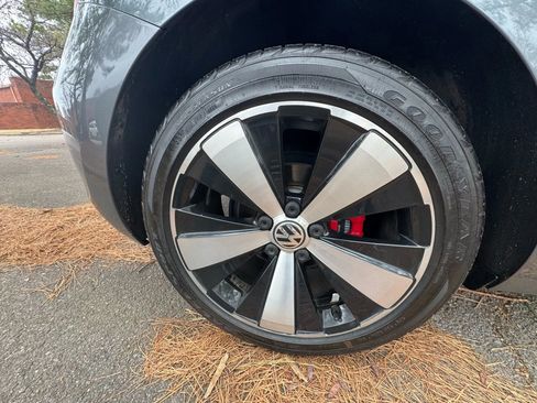 Used 2012 Volkswagen Beetle 2.0T image 24