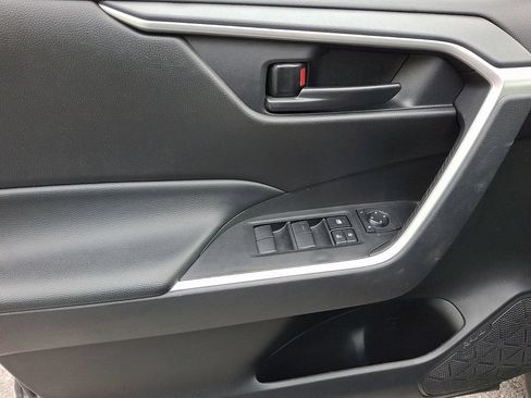 Used 2025 Toyota RAV4 LE AWD/4WD image 13