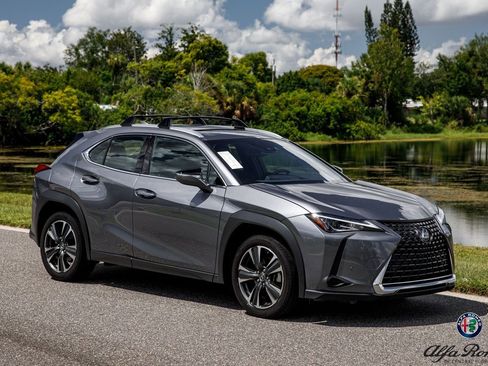 Used 2019 Lexus UX 200 image 1