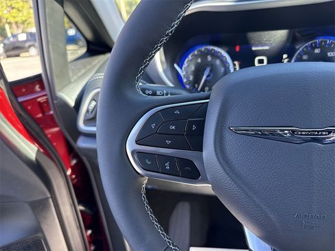 New 2026 Chrysler Pacifica Select image 15