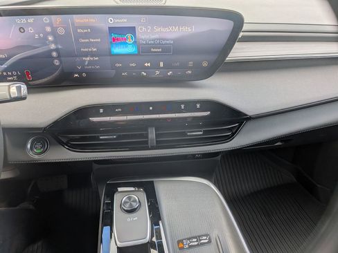 New 2026 Buick Enclave Preferred w/ Power Package image 17