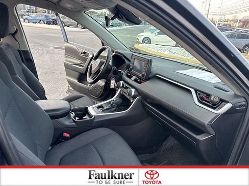 Used 2021 Toyota RAV4 LE image 16
