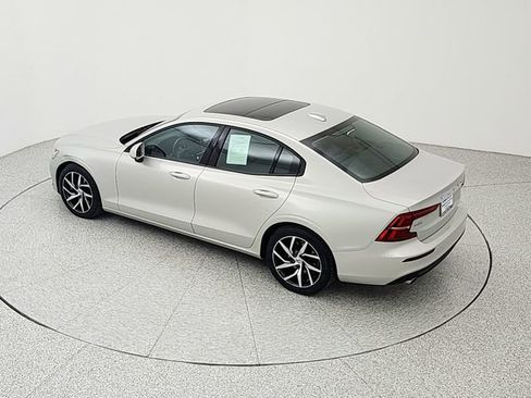 Used 2020 Volvo S60 T5 Momentum FWD image 34