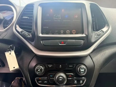 Used 2014 Jeep Cherokee Trailhawk w/ Leather Interior Group AWD/4WD image 20
