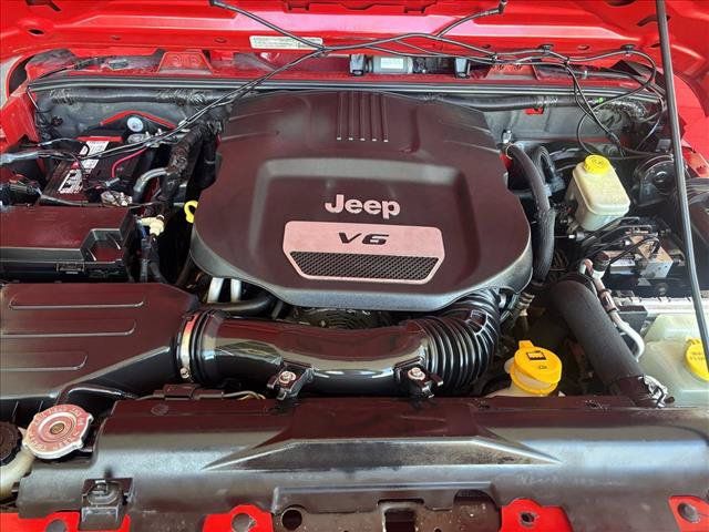 Used 2014 Jeep Wrangler Unlimited Sport w/ Connectivity Group AWD/4WD image 19