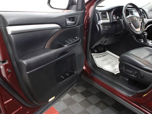 Used 2017 Toyota Highlander XLE image 16