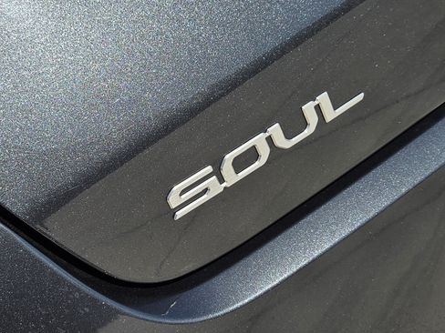 Used 2025 Kia Soul LX w/ LX Technology Package FWD image 11