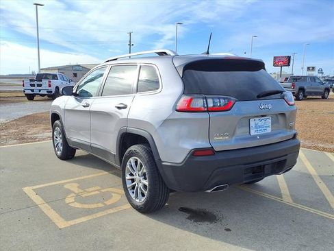 Used 2021 Jeep Cherokee Latitude Lux w/ Comfort/Convenience Group image 3
