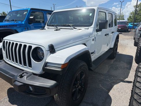 Used 2022 Jeep Wrangler Unlimited Sahara AWD/4WD image 5