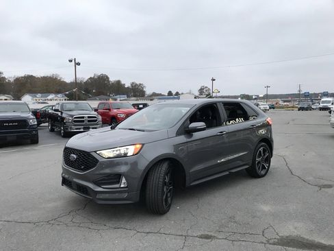 Used 2022 Ford Edge ST image 2