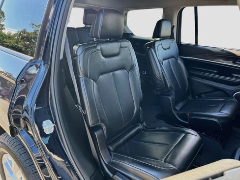 Used 2023 Jeep Grand Cherokee L Limited w/ Luxury Tech Group II RWD image 29