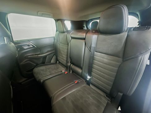 Used 2024 Mitsubishi Outlander SE image 28