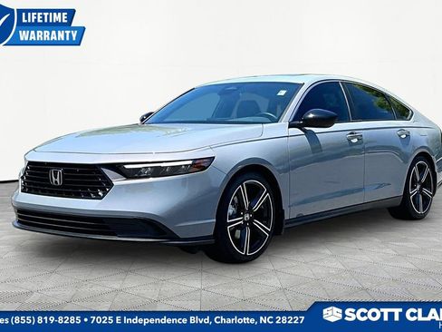 Used 2025 Honda Accord Sport image 3