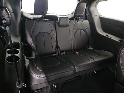 New 2026 Chrysler Pacifica Select image 17