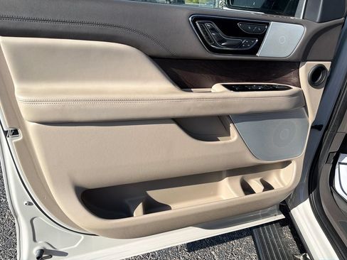 Used 2024 Lincoln Navigator Reserve AWD/4WD image 10