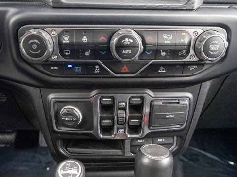 Used 2023 Jeep Wrangler Unlimited Sahara w/ Cold Weather Group AWD/4WD image 20