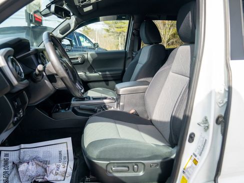 Used 2022 Toyota Tacoma TRD Off-Road w/ Technology Package image 20