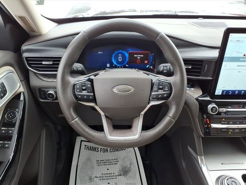 Used 2022 Ford Explorer Platinum w/ Premium Technology Package image 14