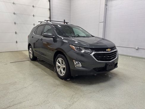 Used 2018 Chevrolet Equinox LT image 2
