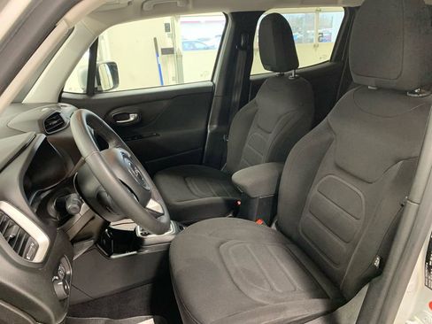 Used 2018 Jeep Renegade Latitude image 16