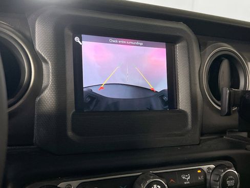 Used 2023 Jeep Gladiator Sport image 13