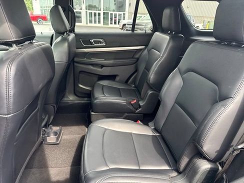 Used 2019 Ford Explorer XLT w/ Equipment Group 202A FWD image 31