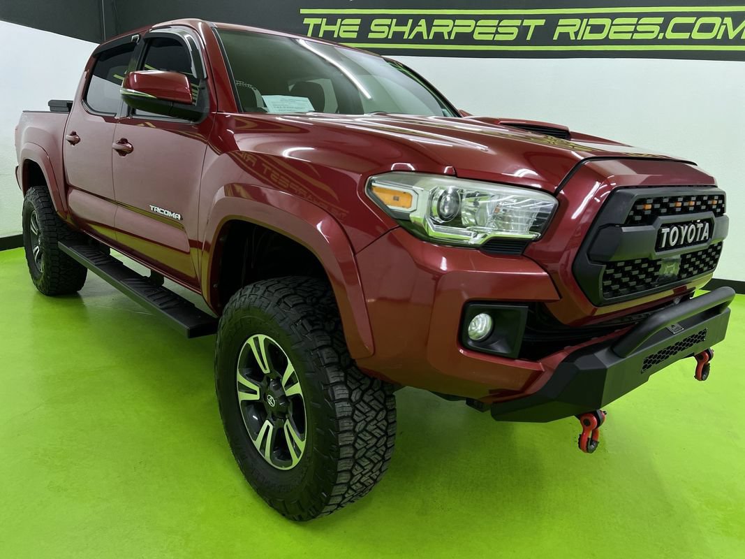 Used 2018 Toyota Tacoma TRD Sport AWD/4WD image 2