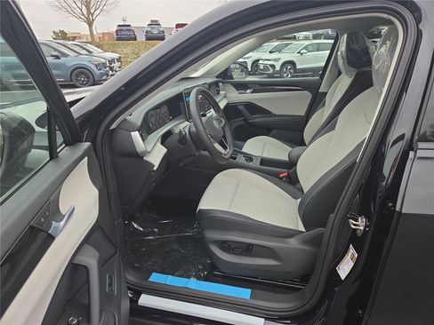 New 2026 Volkswagen Tiguan SE image 14