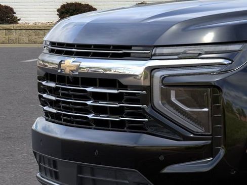 New 2026 Chevrolet Suburban LT AWD/4WD image 13