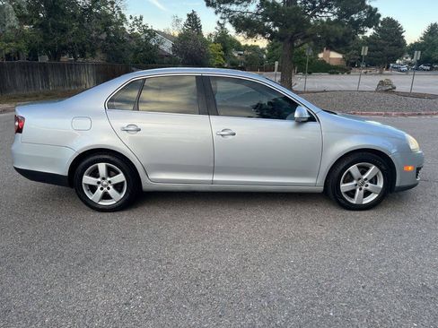 Used 2009 Volkswagen Jetta SEL FWD image 3