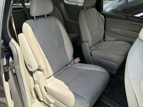 Used 2016 Kia Sedona LX w/ LX Convenience Package FWD image 19