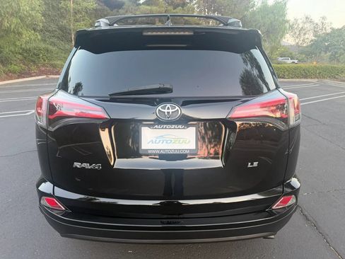 Used 2016 Toyota RAV4 LE FWD image 4