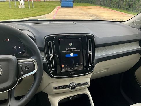 New 2026 Volvo XC40 B4 Plus w/ Protection Package Premier FWD image 21