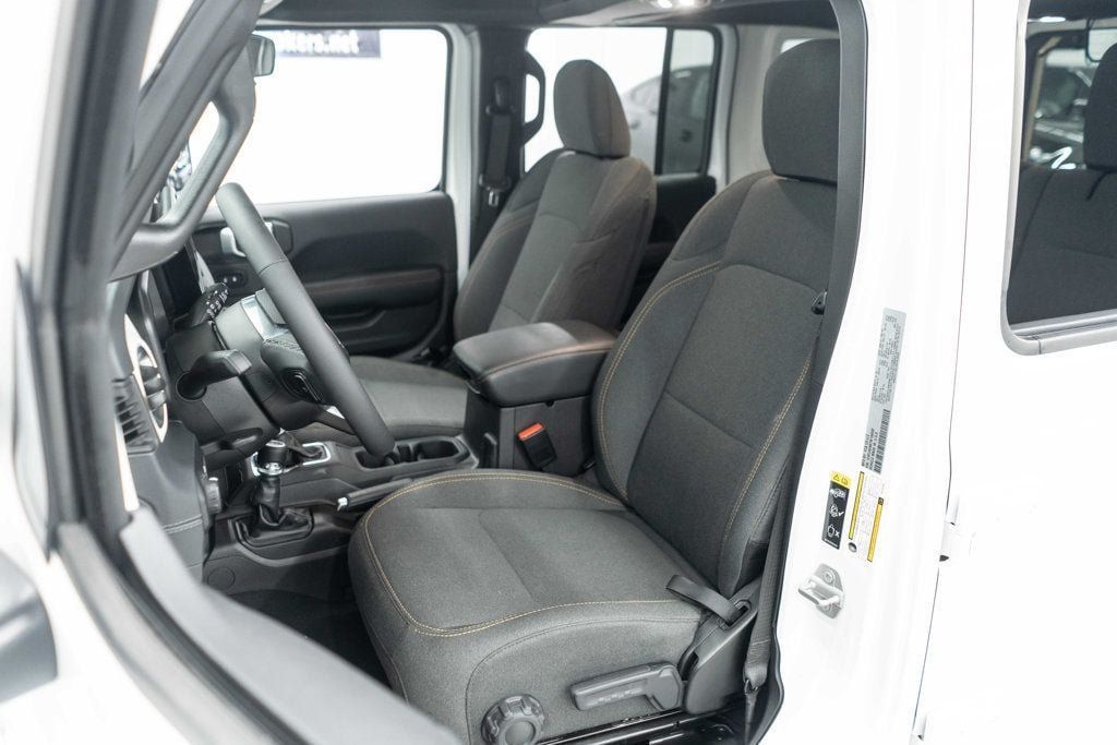 Used 2026 Jeep Wrangler Unlimited Sahara AWD/4WD image 11