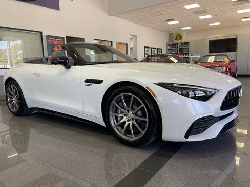 Used 2023 Mercedes-Benz SL 43 AMG image 3