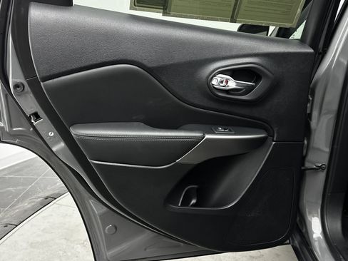 Used 2022 Jeep Cherokee Latitude Lux w/ Sun & Sound Group image 31