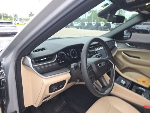 Used 2023 Jeep Grand Cherokee L Limited w/ Luxury Tech Group II RWD image 10