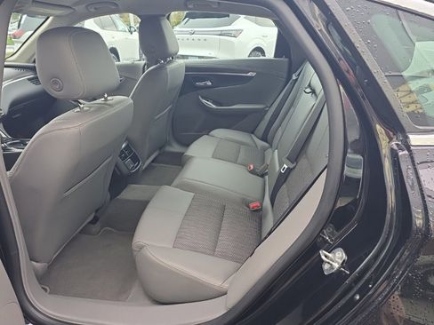 Used 2018 Chevrolet Impala LT w/ LT Convenience Package image 9