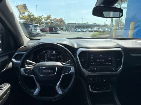 Used 2020 GMC Acadia SLT w/ Driver Alert Package II AWD/4WD image 2