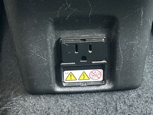 Used 2016 Jeep Renegade Limited image 12