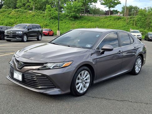 Used 2019 Toyota Camry LE FWD image 3