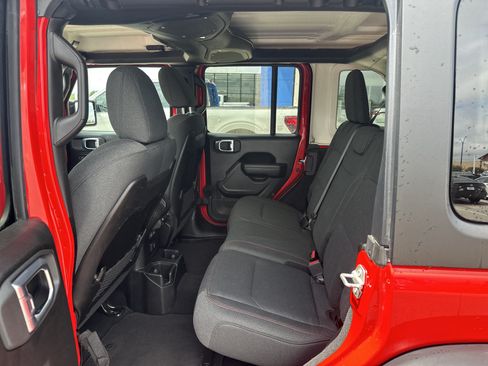 Used 2024 Jeep Wrangler Unlimited Rubicon AWD/4WD image 28
