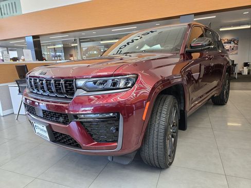 New 2026 Jeep Grand Cherokee Limited AWD/4WD image 1