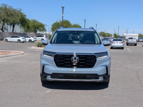 Used 2025 Honda Pilot Touring image 8