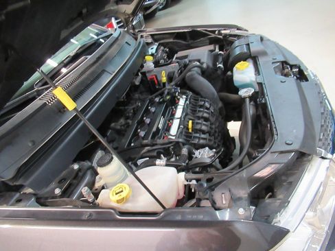 Used 2019 Dodge Journey SE image 29