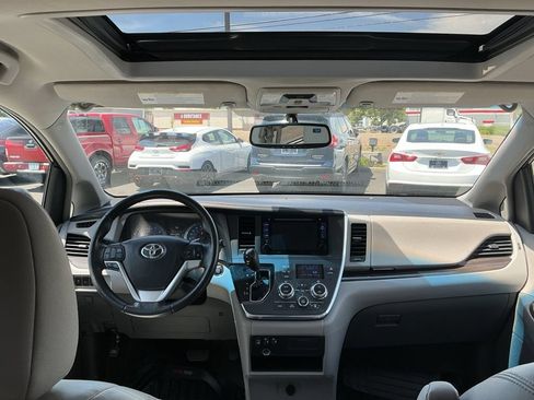 Used 2016 Toyota Sienna XLE w/ XLE Navigation Package FWD image 27