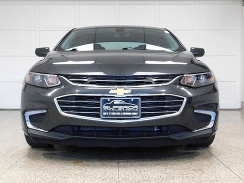 Used 2018 Chevrolet Malibu LT image 2