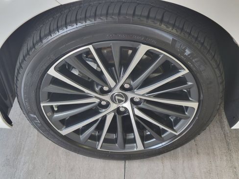 Certified 2025 Lexus ES 300h w/ Premium Package image 10