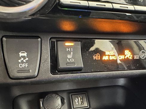 Used 2024 Toyota RAV4 XLE Premium image 22